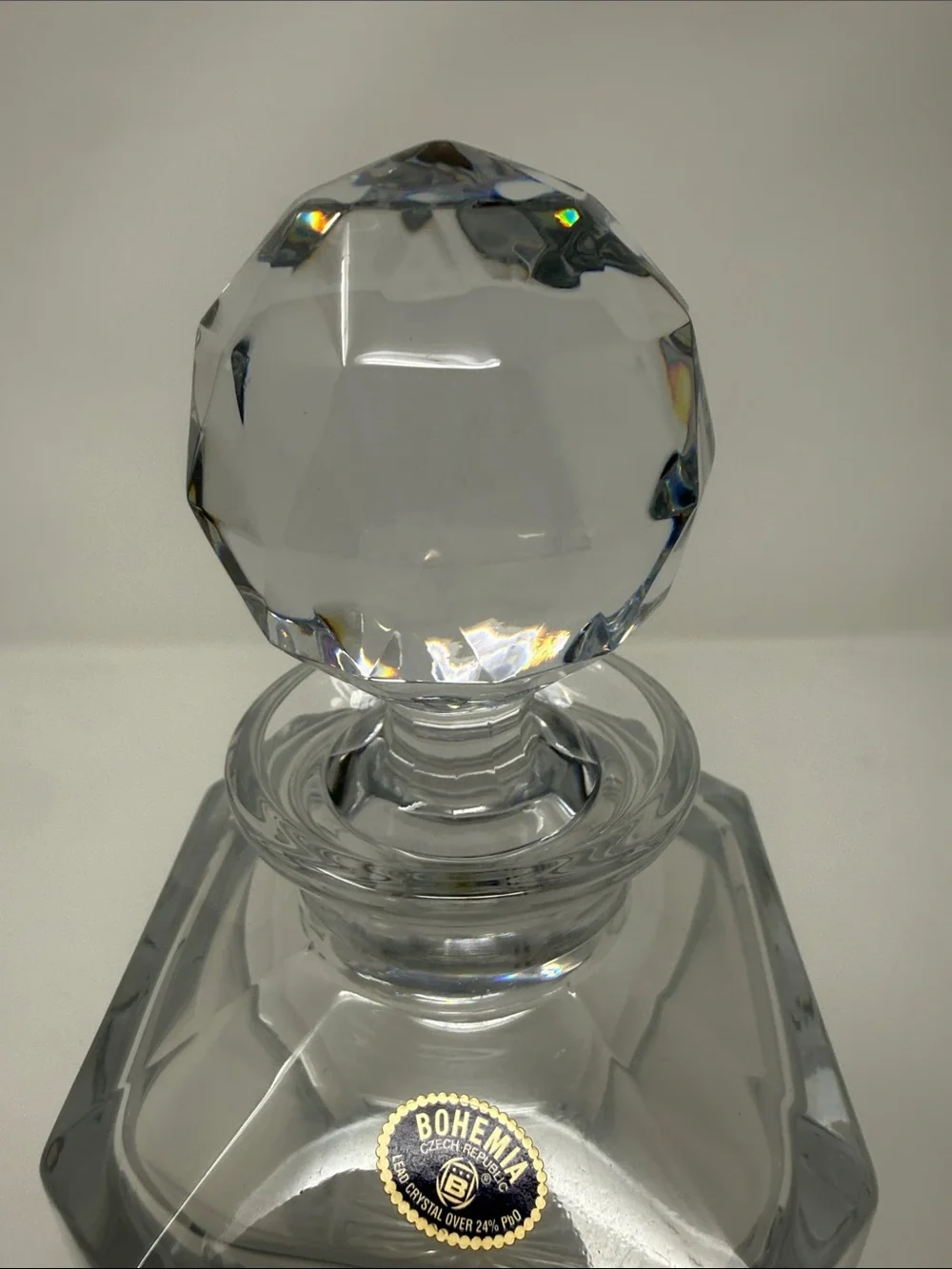 Clear Glass Decanter with Faceted Stopper